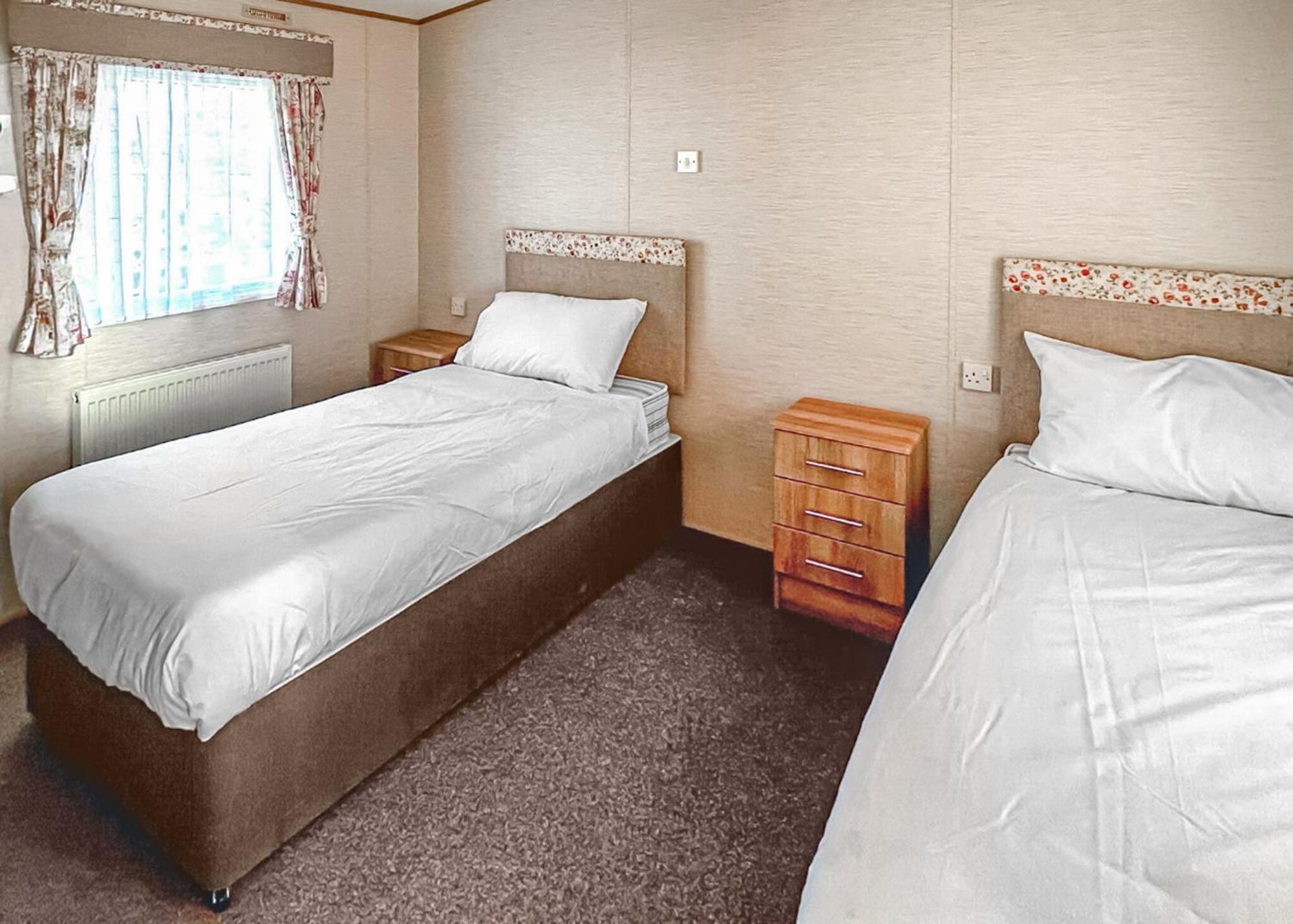 Orchards Holiday Park Newbridge  Habitación foto